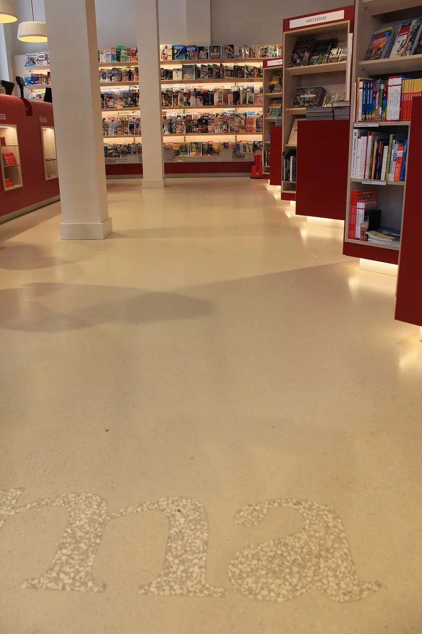Terrazzovloer in boekhandel scheltema
