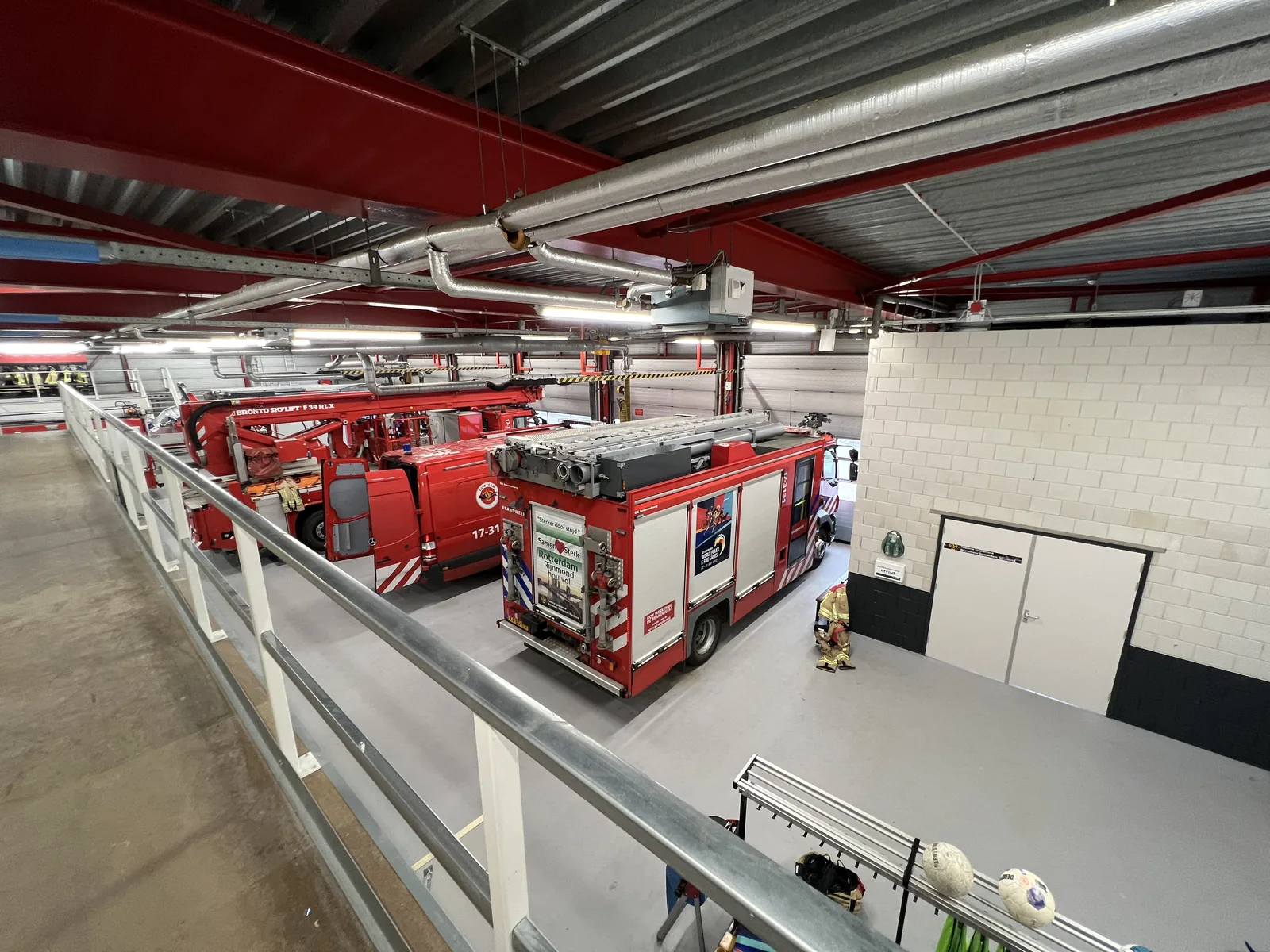 Comforcoat Industry coating in de remise van een brandweerkazerne, circa 550 m², detail 2