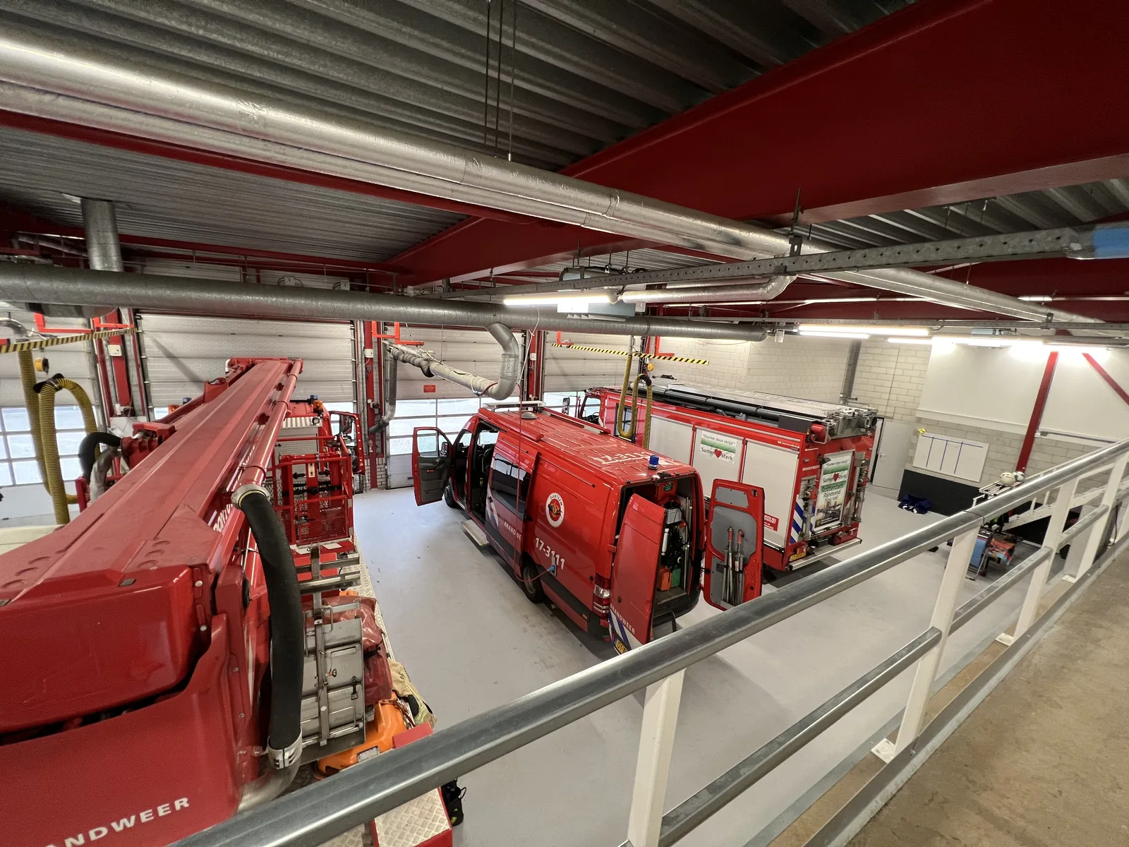 Comforcoat Industry coating in de remise van een brandweerkazerne, circa 550 m², detail 4