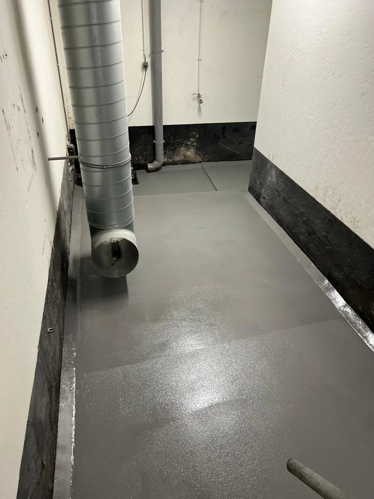 Ucrete BC4 polyurethaanbetonvloer met holle plinten in de ATEX-ruimte van een brouwerij, detail 1