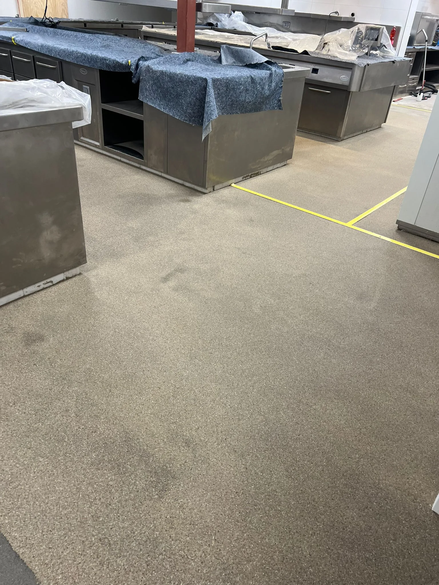 Detail VD-S: dilatatie in een kunststofvloer, situatiespecifiek uitgevoerd, foto 3