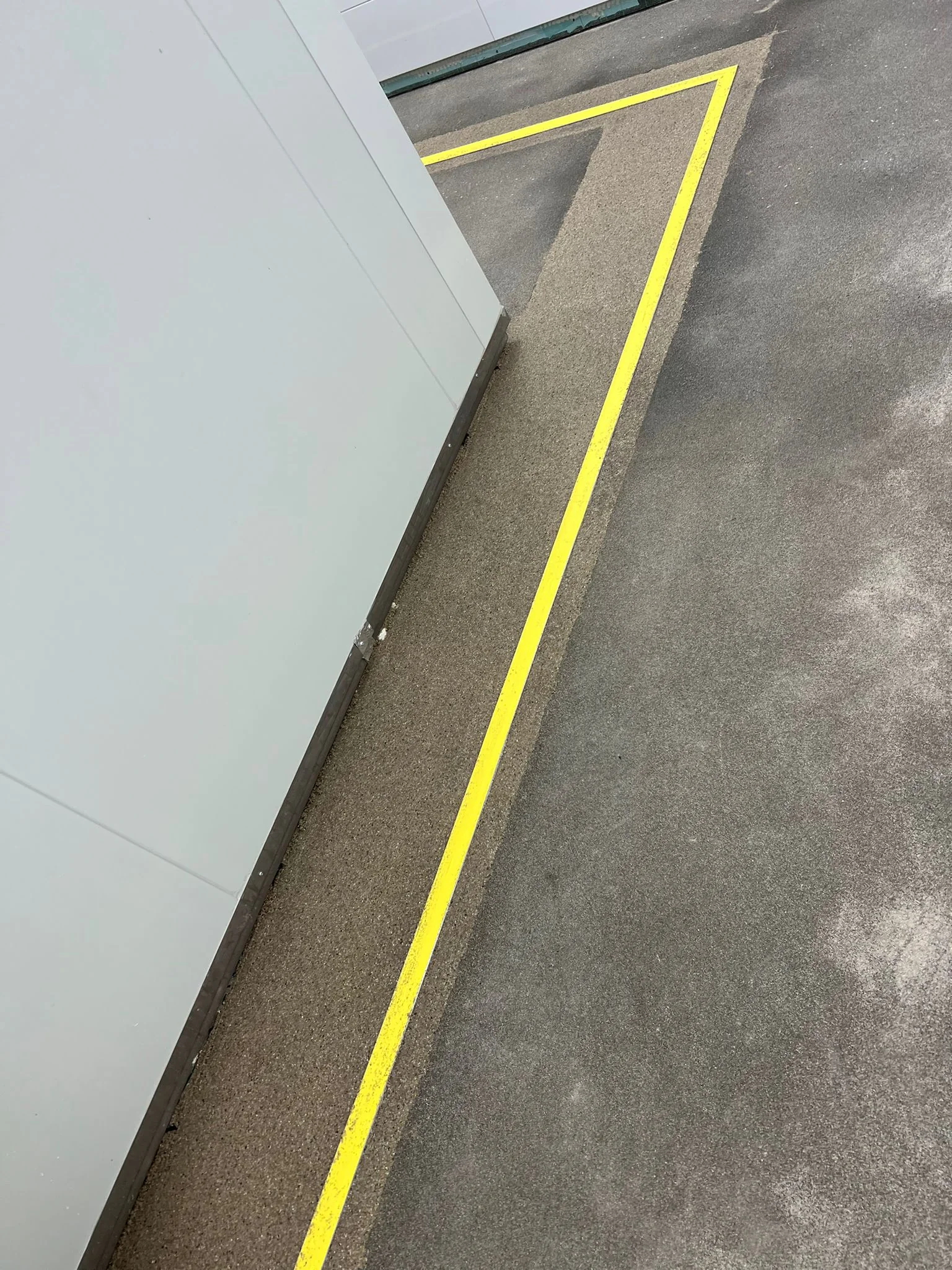 Detail VD-S: dilatatie in een kunststofvloer, situatiespecifiek uitgevoerd, foto 5