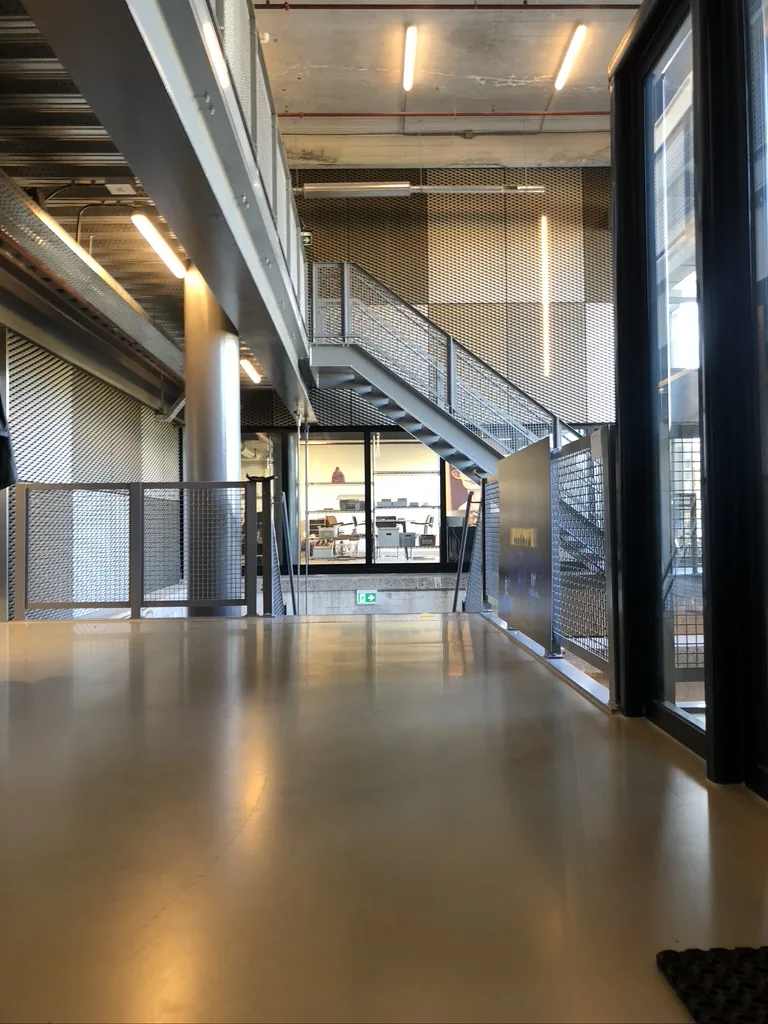 Comforpur 635 betonlook gietvloer in de fenix loods