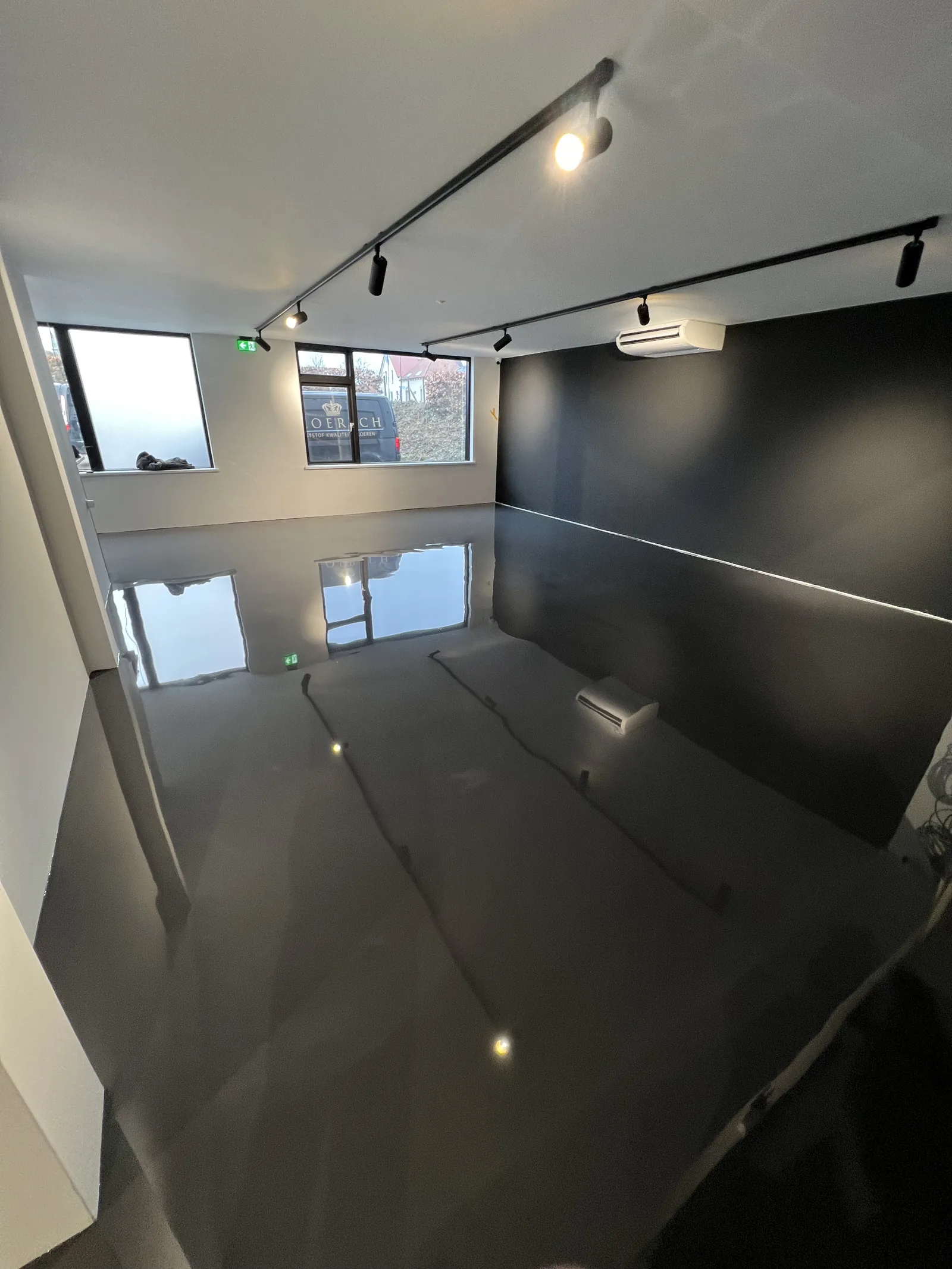 Comforpur 635 betonlook gietvloer in een sportschool op goeree-overflakkee