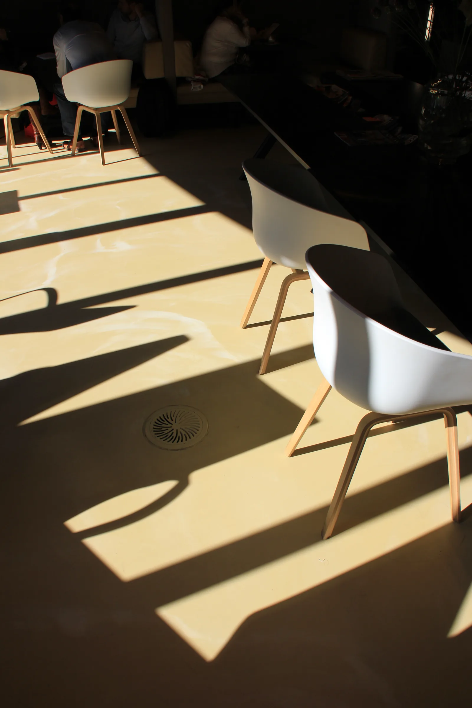 Gietvloer in het hbu gebouw van de erasmus universiteit, detail 3