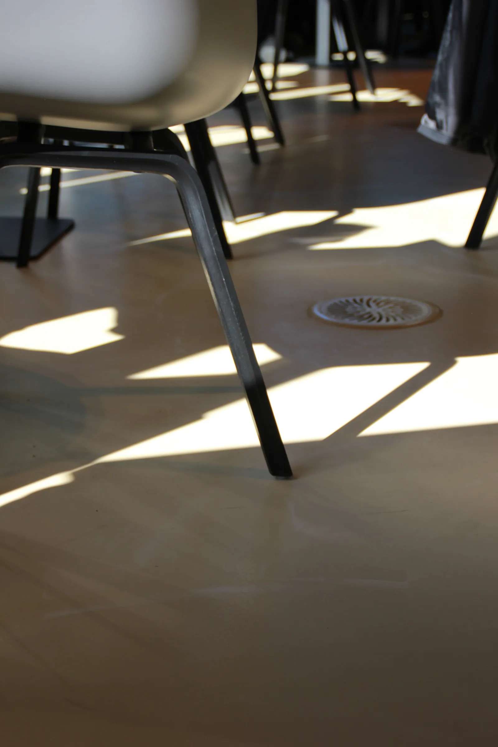 Gietvloer in het hbu gebouw van de erasmus universiteit, detail 4