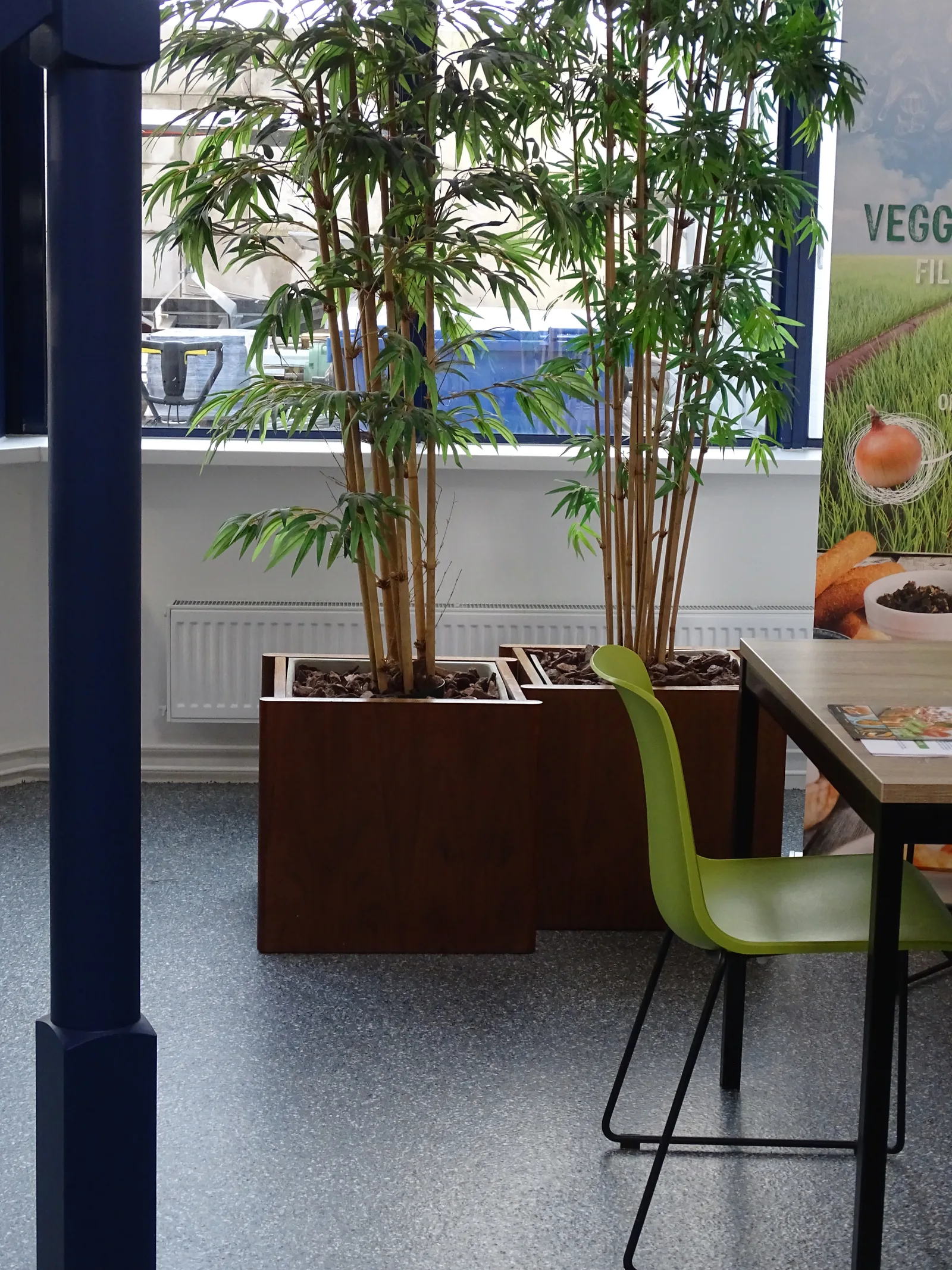 Comforpox granito flake vloer met trap in een kantoor in stellendam, detail 5