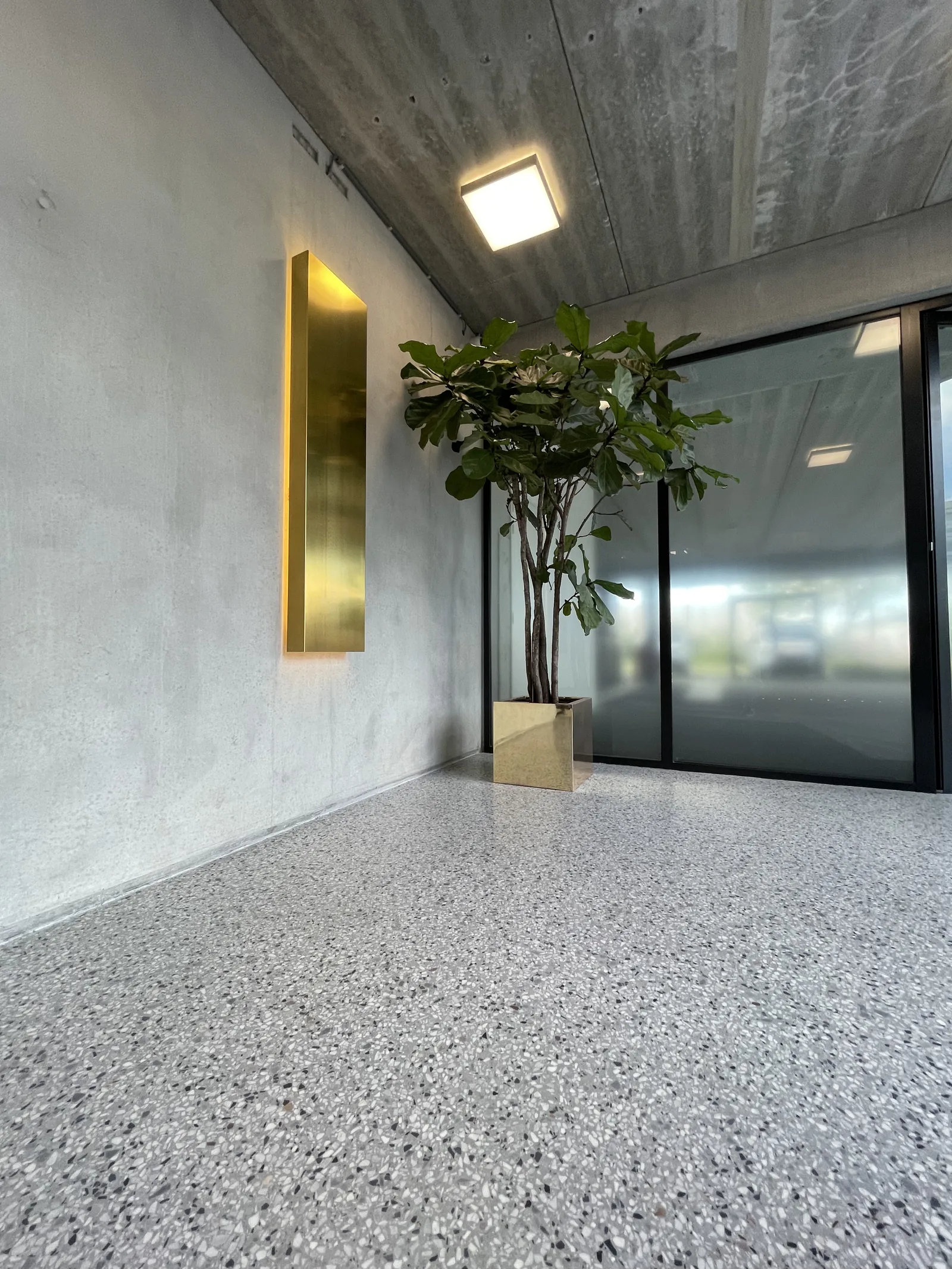 Vloerafwerking in de entree en kantoorruimten van Koivistokade in Amsterdam, circa 3.600 m², detail 3