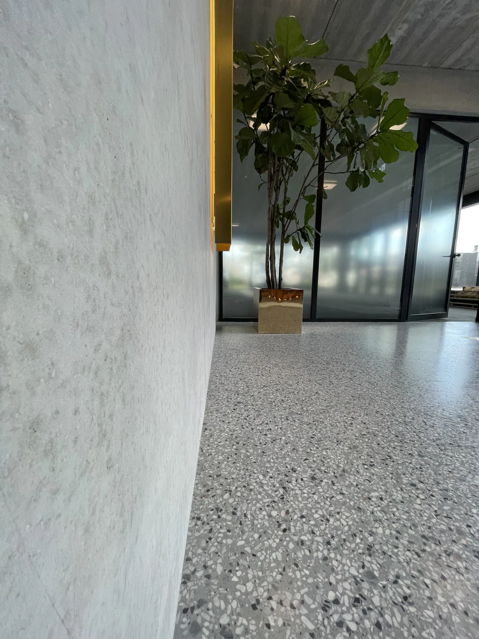 Vloerafwerking in de entree en kantoorruimten van Koivistokade in Amsterdam, circa 3.600 m², detail 6
