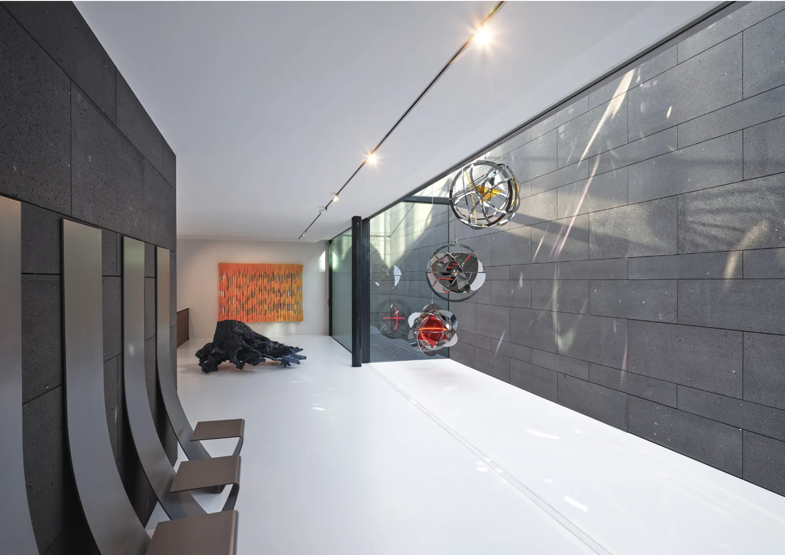 Witte comforpur 660 uni gietvloer in een museum