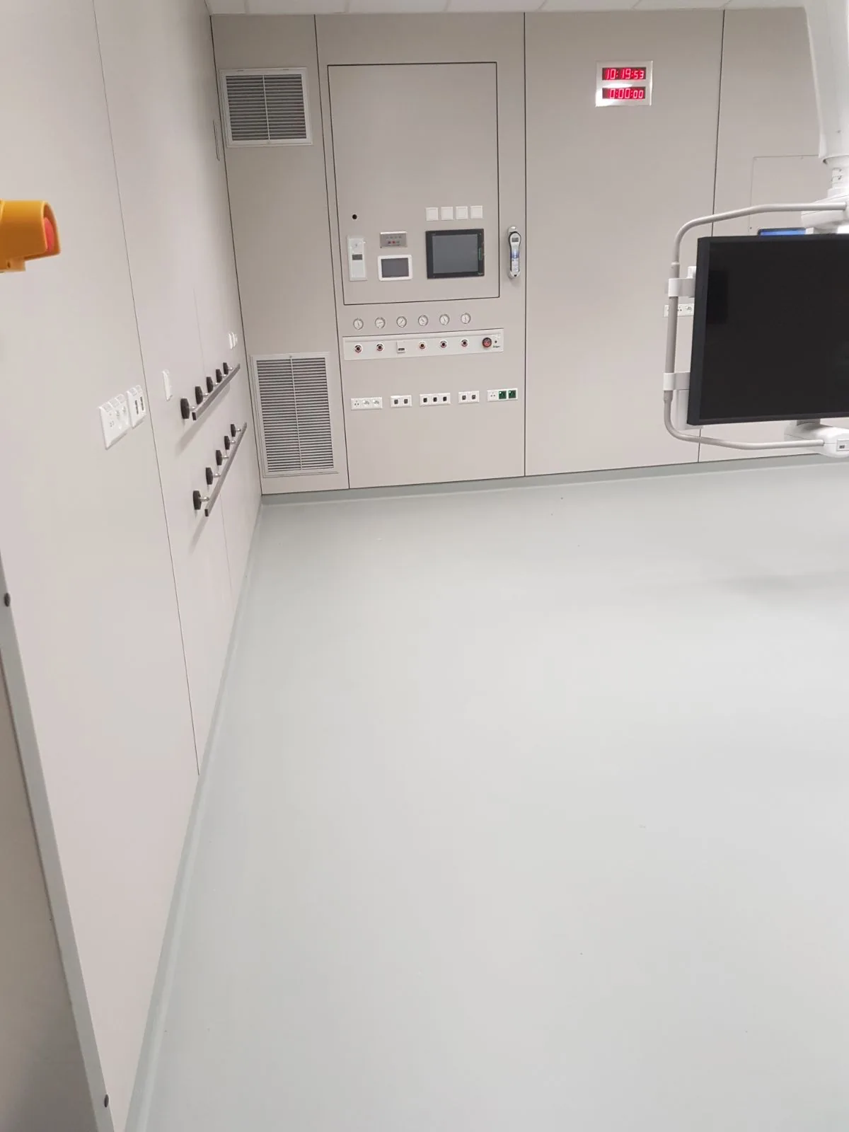 Vloer in een operatiekamer met comforpox 802 esd en ucrete mf, detail 3