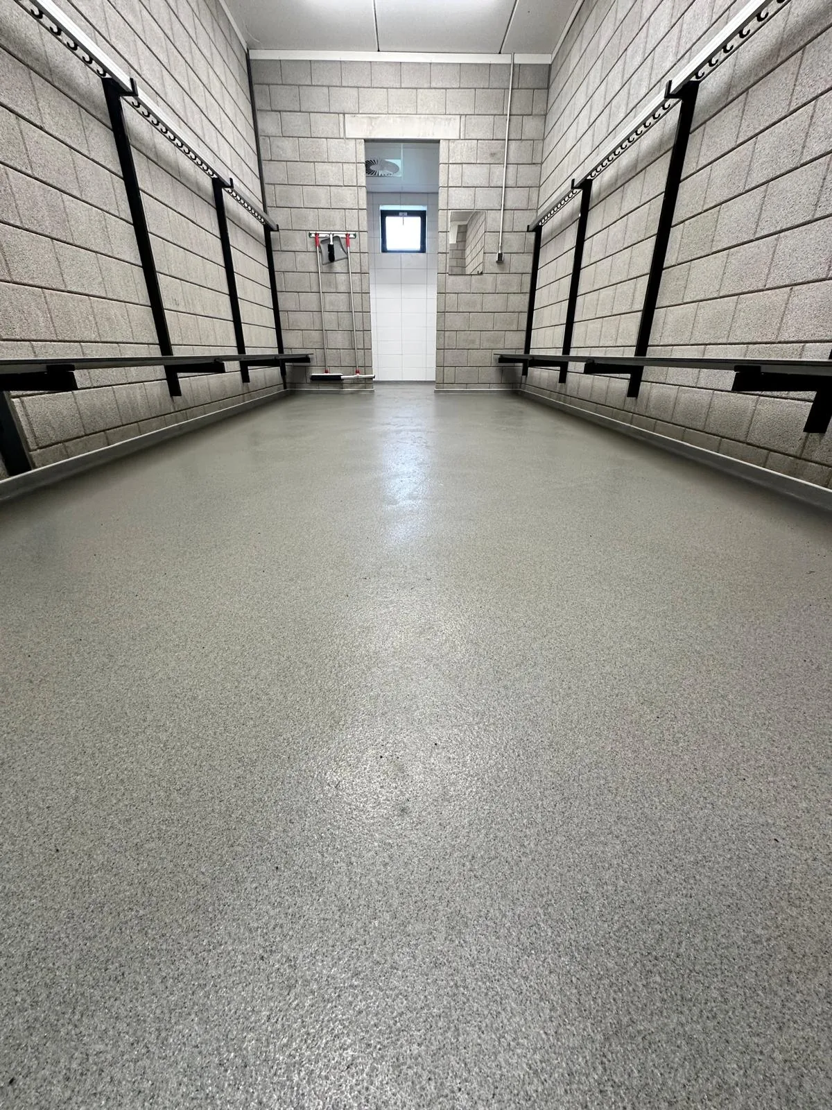Completec qcf kwartsvloer in het clubgebouw van ovv oostvoorne, detail 1