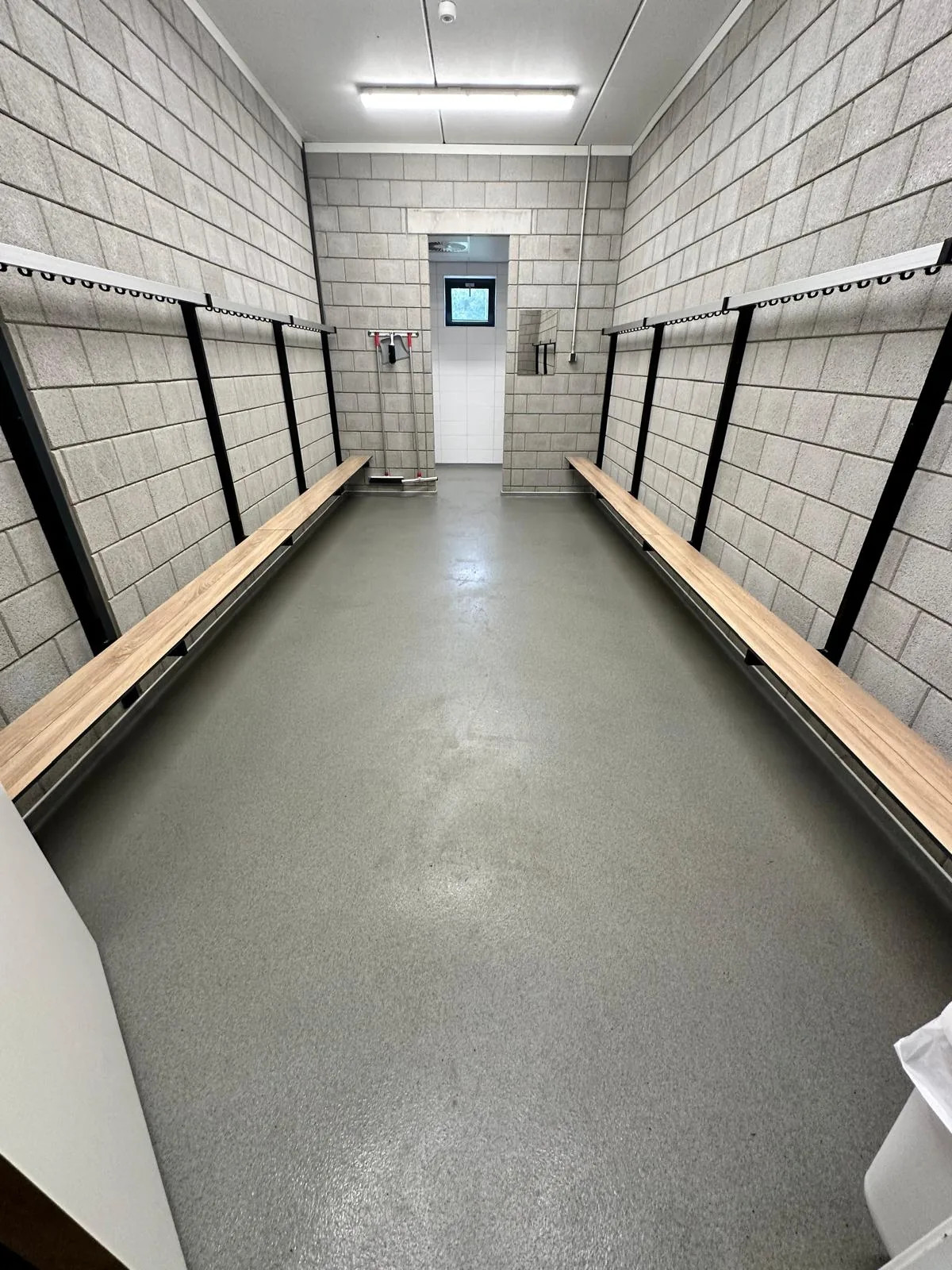 Completec qcf kwartsvloer in het clubgebouw van ovv oostvoorne, detail 2