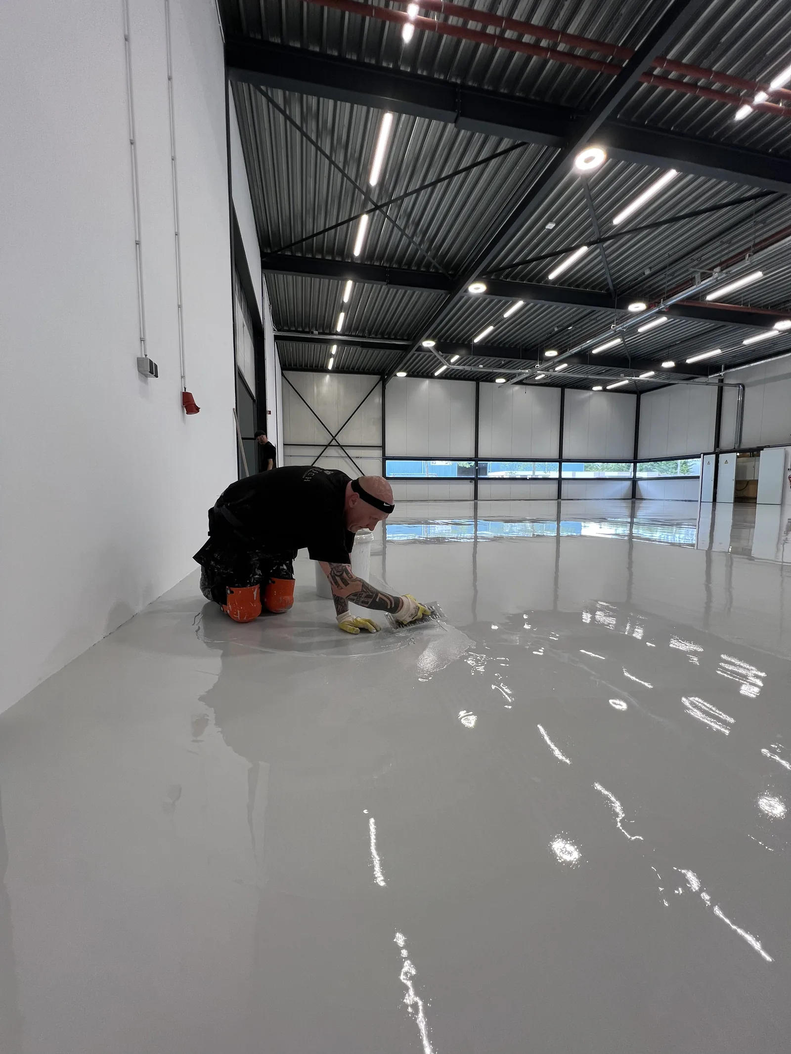 Comforpox 800 SL epoxy gietvloer in een productieruimte, circa 900 m², detail 1