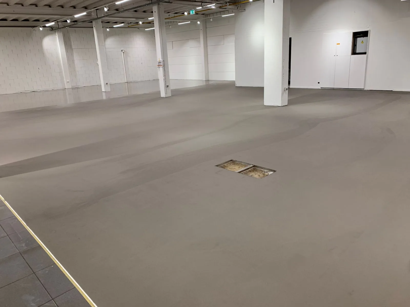 PVC projectvloer van 1.250 m² in een bedrijfsruimte