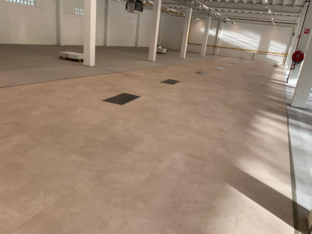 PVC projectvloer van 1.250 m² in een bedrijfsruimte, detail 4
