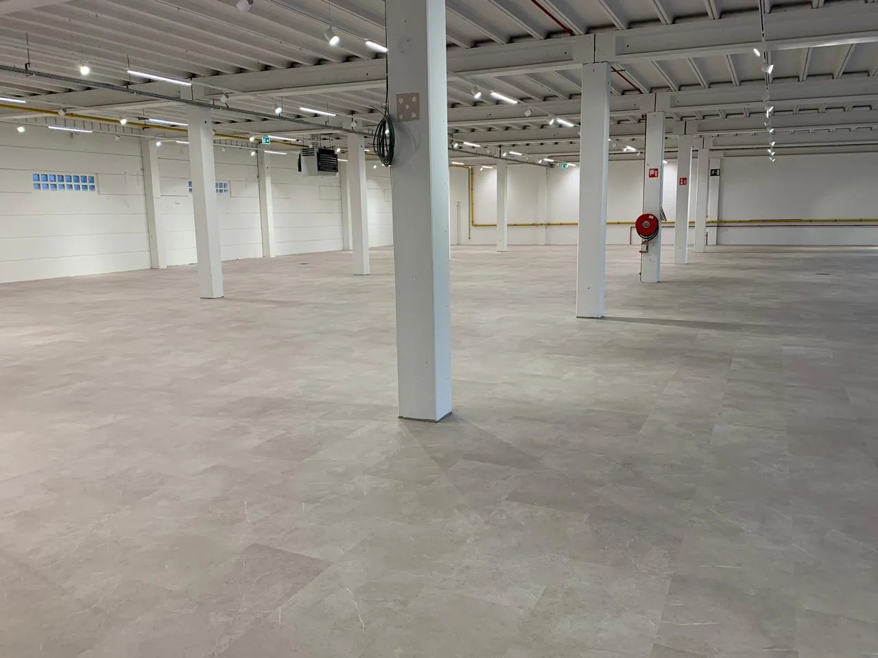 PVC projectvloer van 1.250 m² in een bedrijfsruimte, detail 5