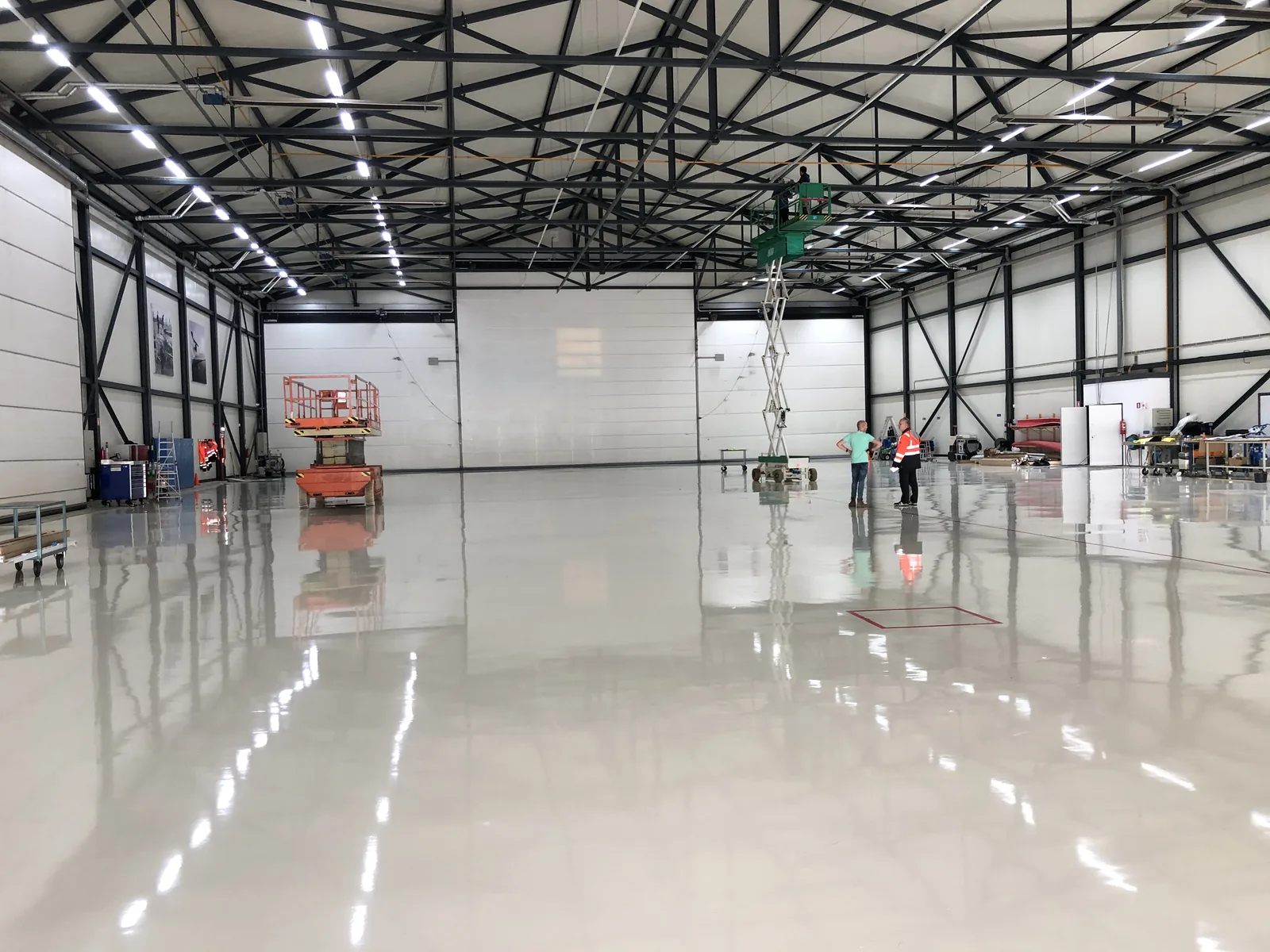 Comforpox 800 SL epoxy gietvloer in een hangar op Rotterdam Airport, circa 2.800 m², detail 6