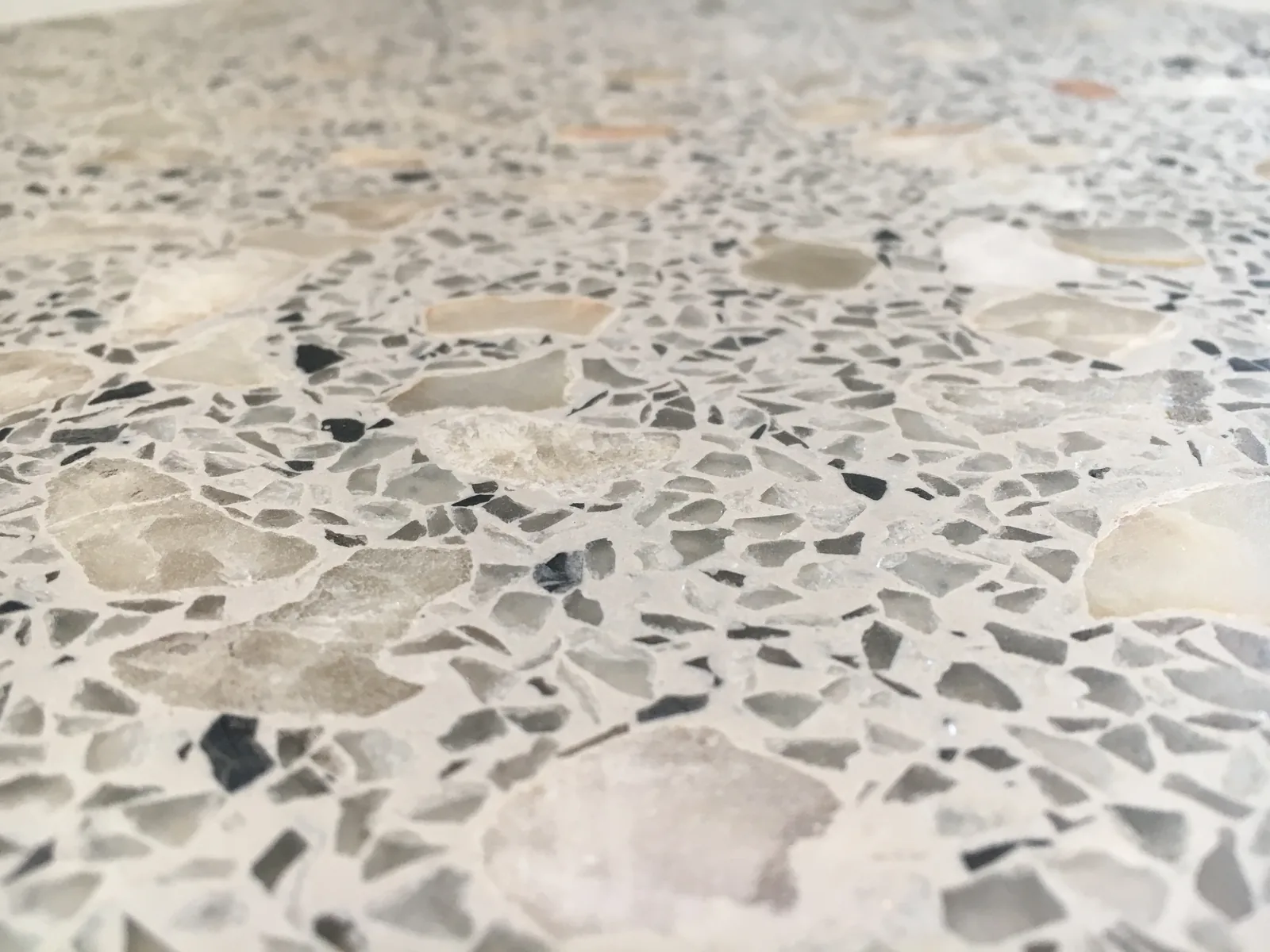 Terrazzovloer met stadswapen in station eindhoven, detail 3