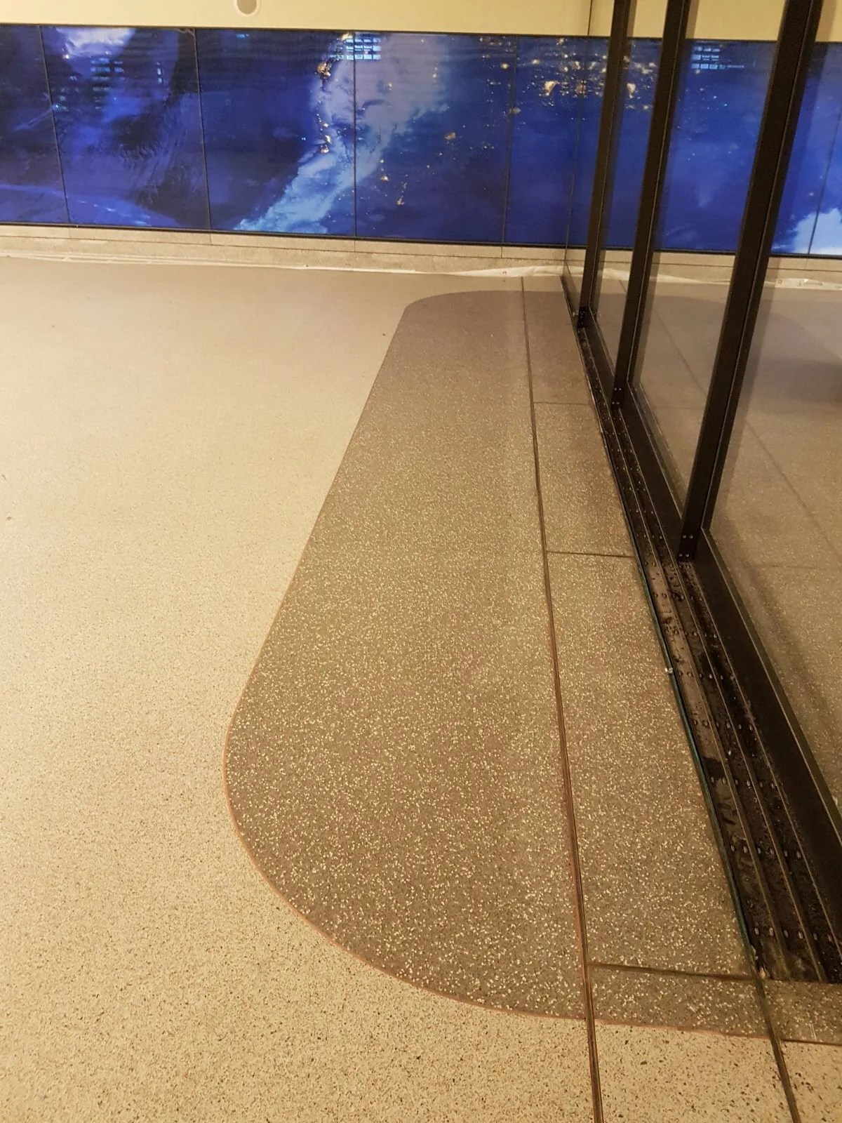 Terrazzovloer met stadswapen in station eindhoven, detail 5