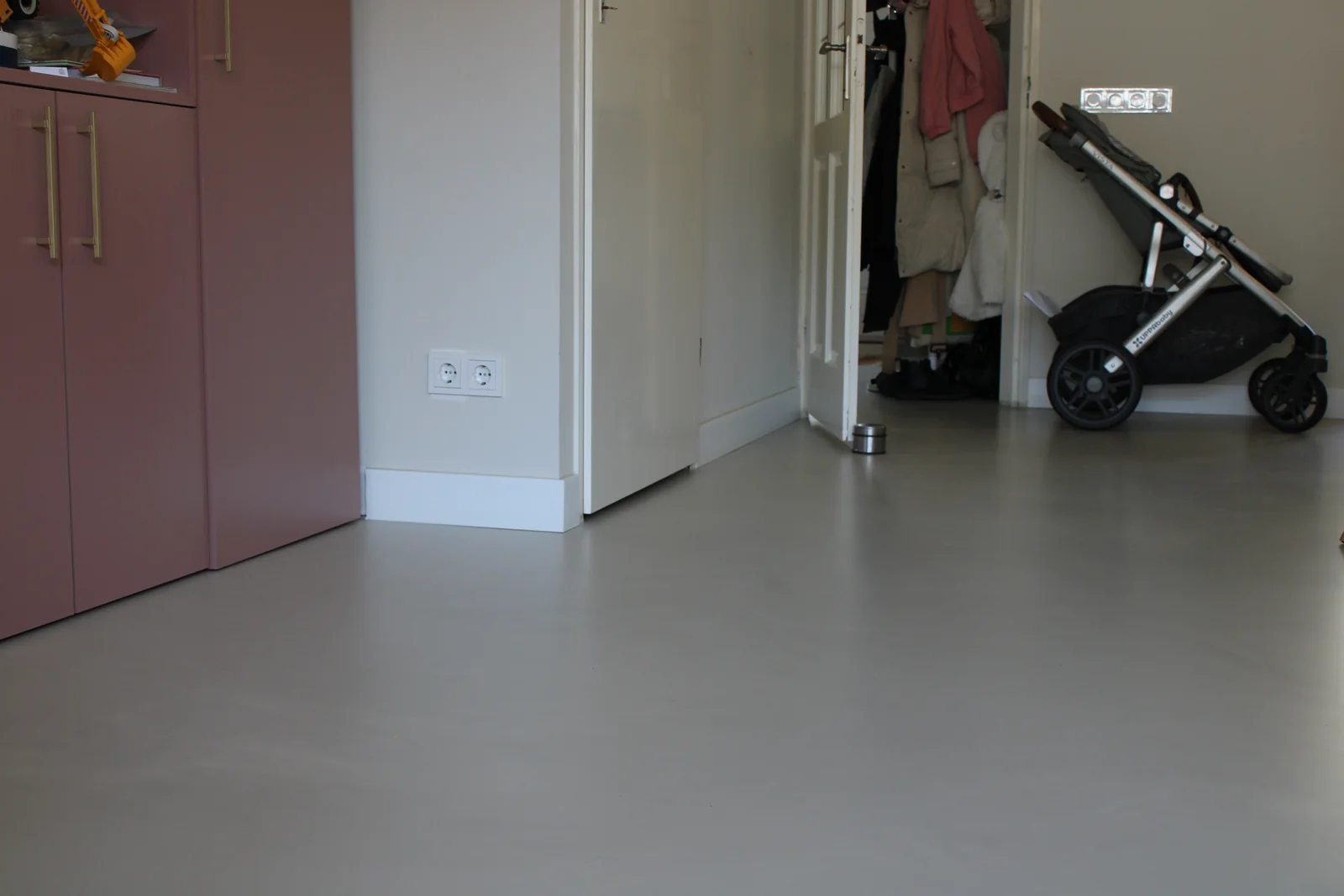 Superbase Mineral Blend minerale gietvloer in een woning