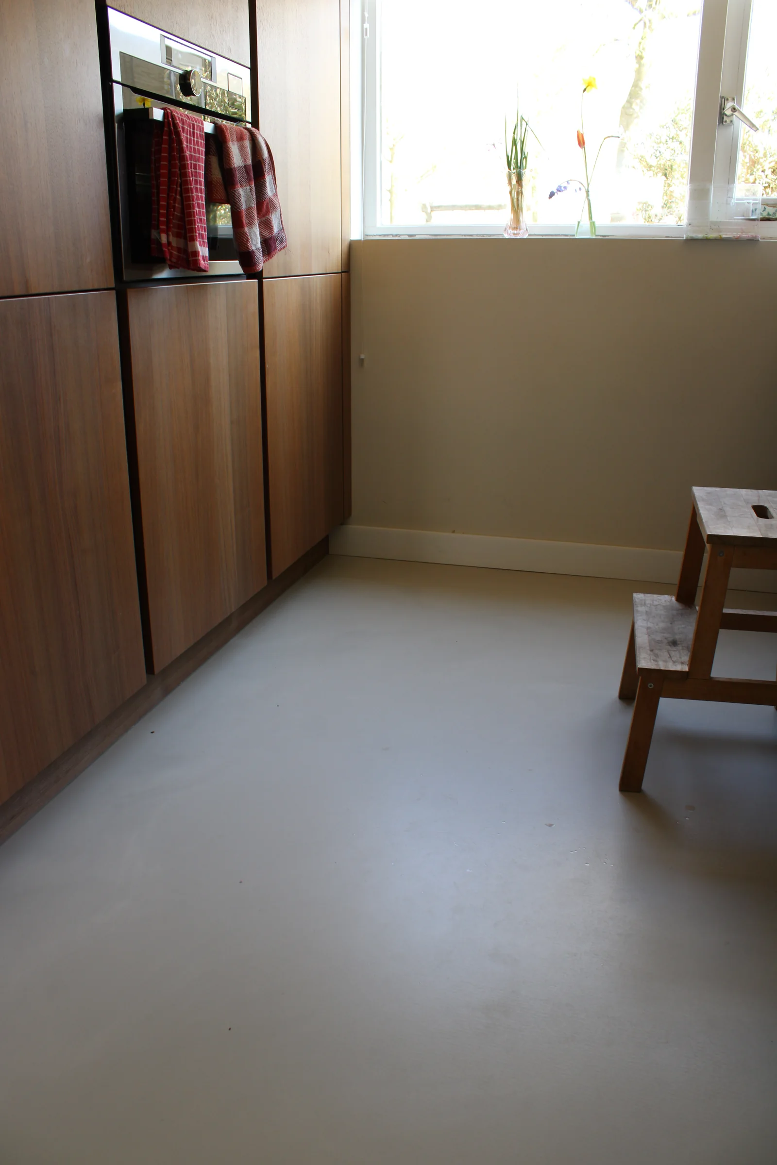 Kunststof vloersysteem Superbase Mineral Solid, aangebracht door Vloersch