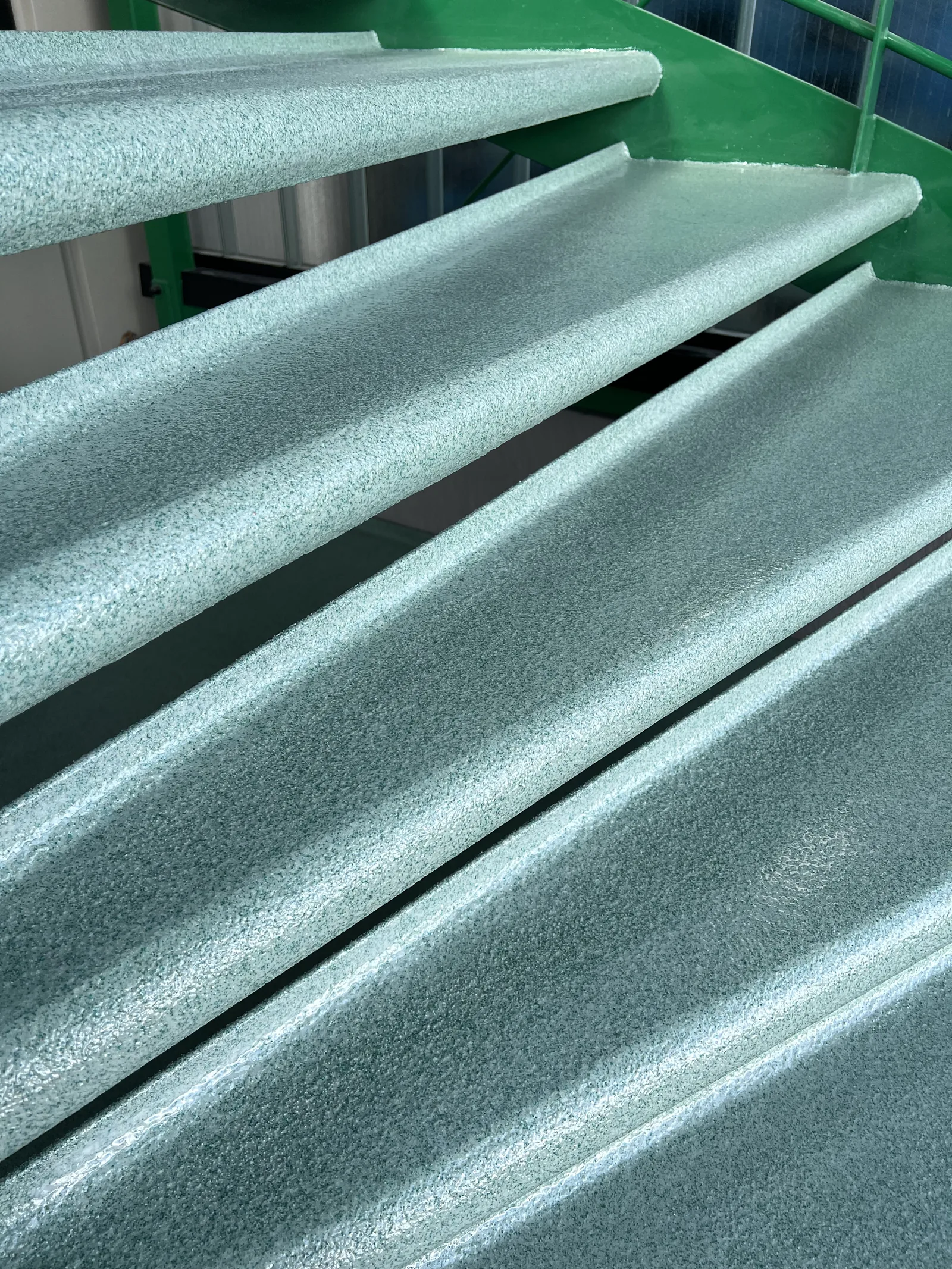 Completec qcf op de wenteltrap in het trappenhuis van tuinderij vers, detail 3