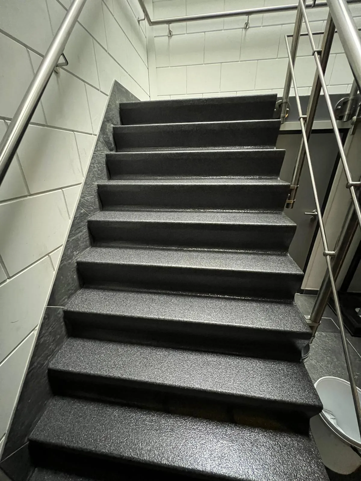 Completec qcf fast op de trap in het trappenhuis van van der valk utrecht