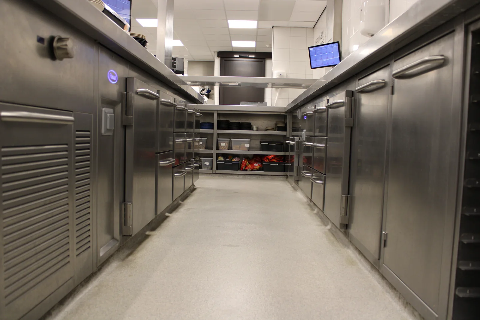 Completec QCF antislipvloer in de grootkeuken van Van der Valk Delft A4
