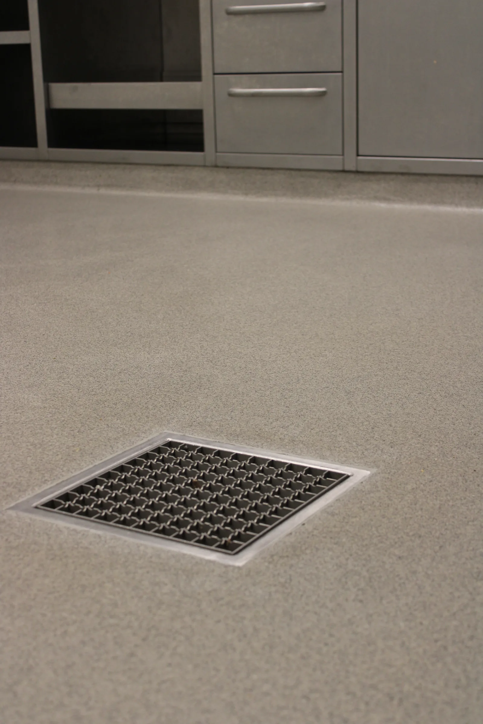Completec QCF antislipvloer in de grootkeuken van Van der Valk Delft A4, detail 2