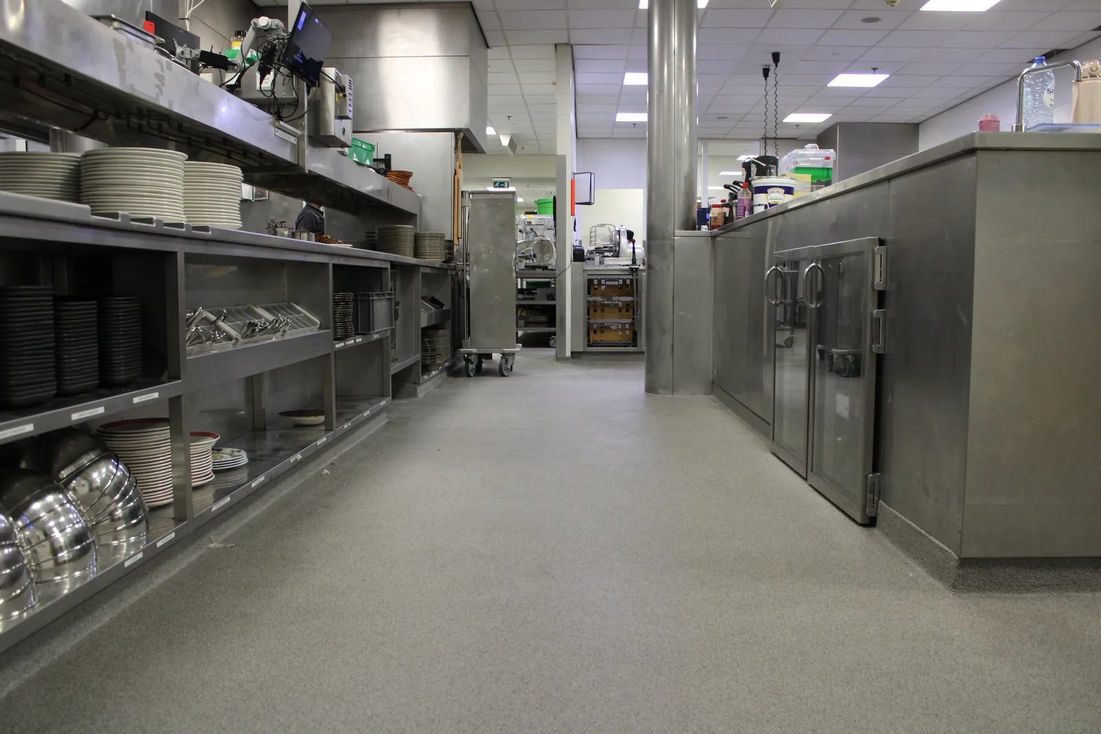 Completec QCF antislipvloer in de grootkeuken van Van der Valk Ridderkerk
