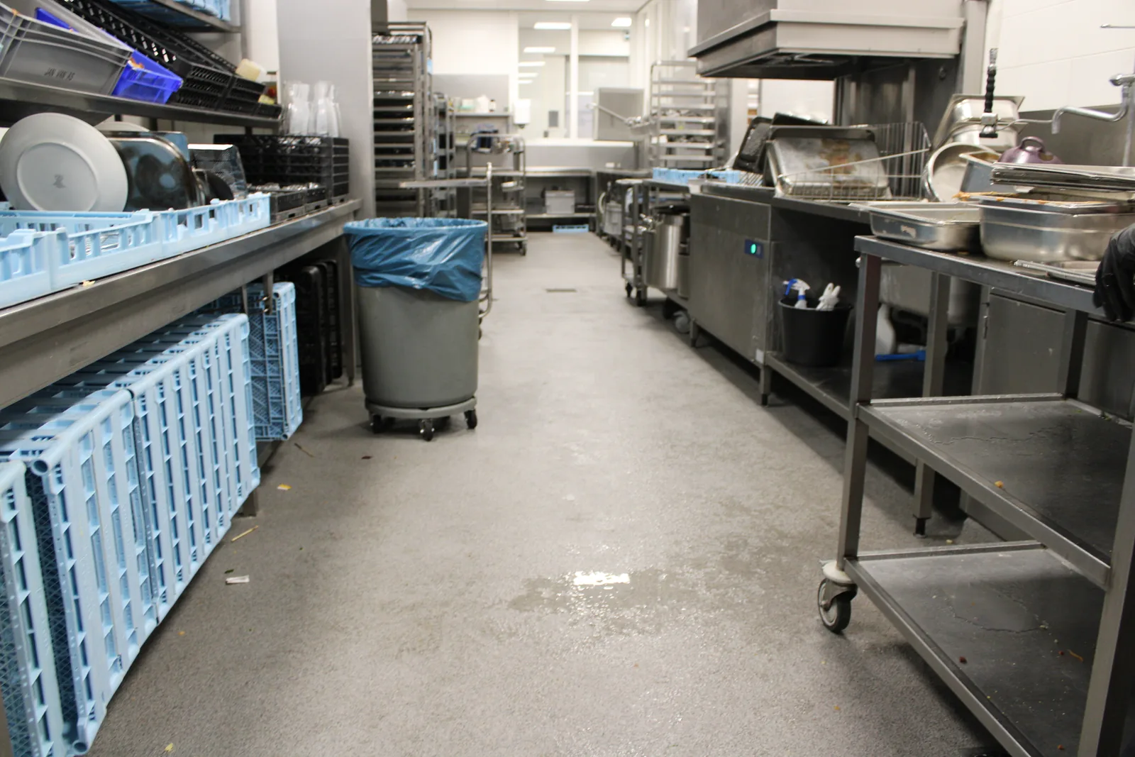 Completec QCF antislipvloer in de grootkeuken van Van der Valk Ridderkerk, detail 4