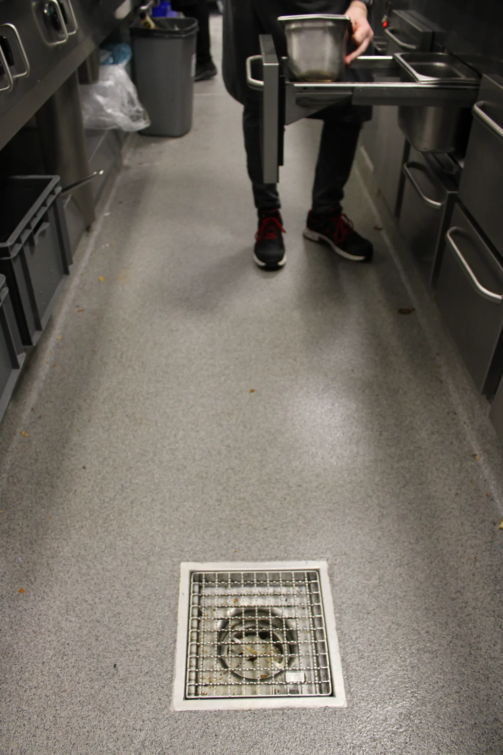 Completec QCF antislipvloer in de grootkeuken van Van der Valk Ridderkerk, detail 6
