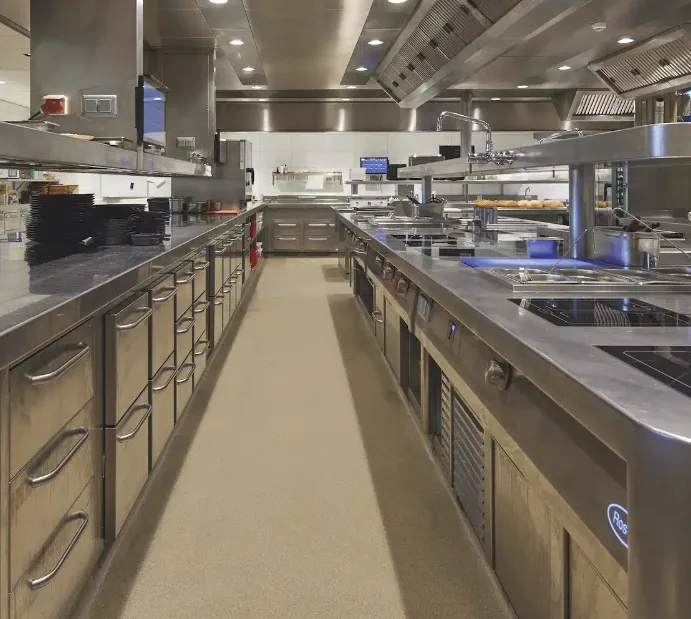 Completec QCF antislipvloer in de grootkeuken van Van der Valk Schiedam