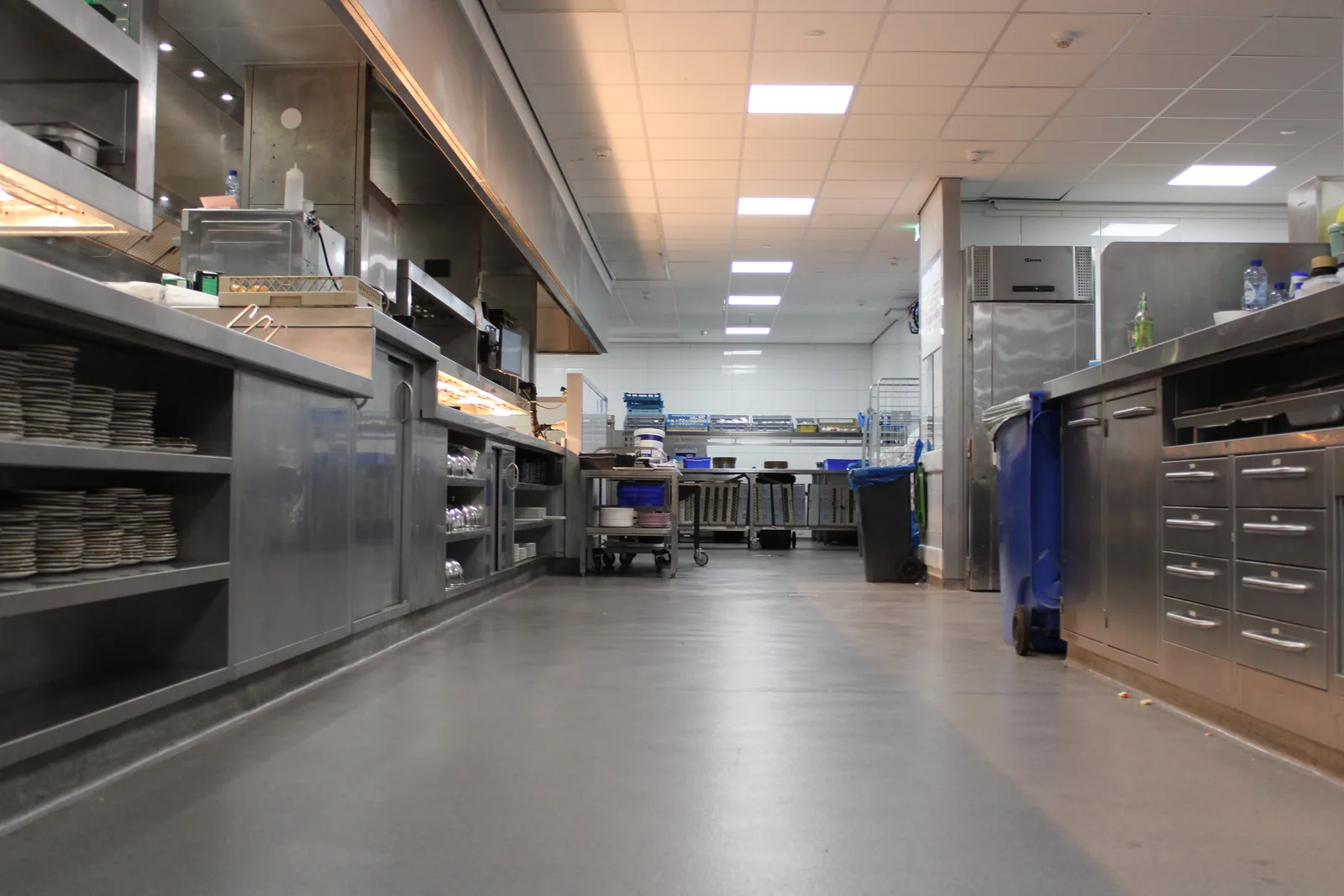 Completec QCF antislipvloer in de keuken van Van der Valk Vianen, detail 3