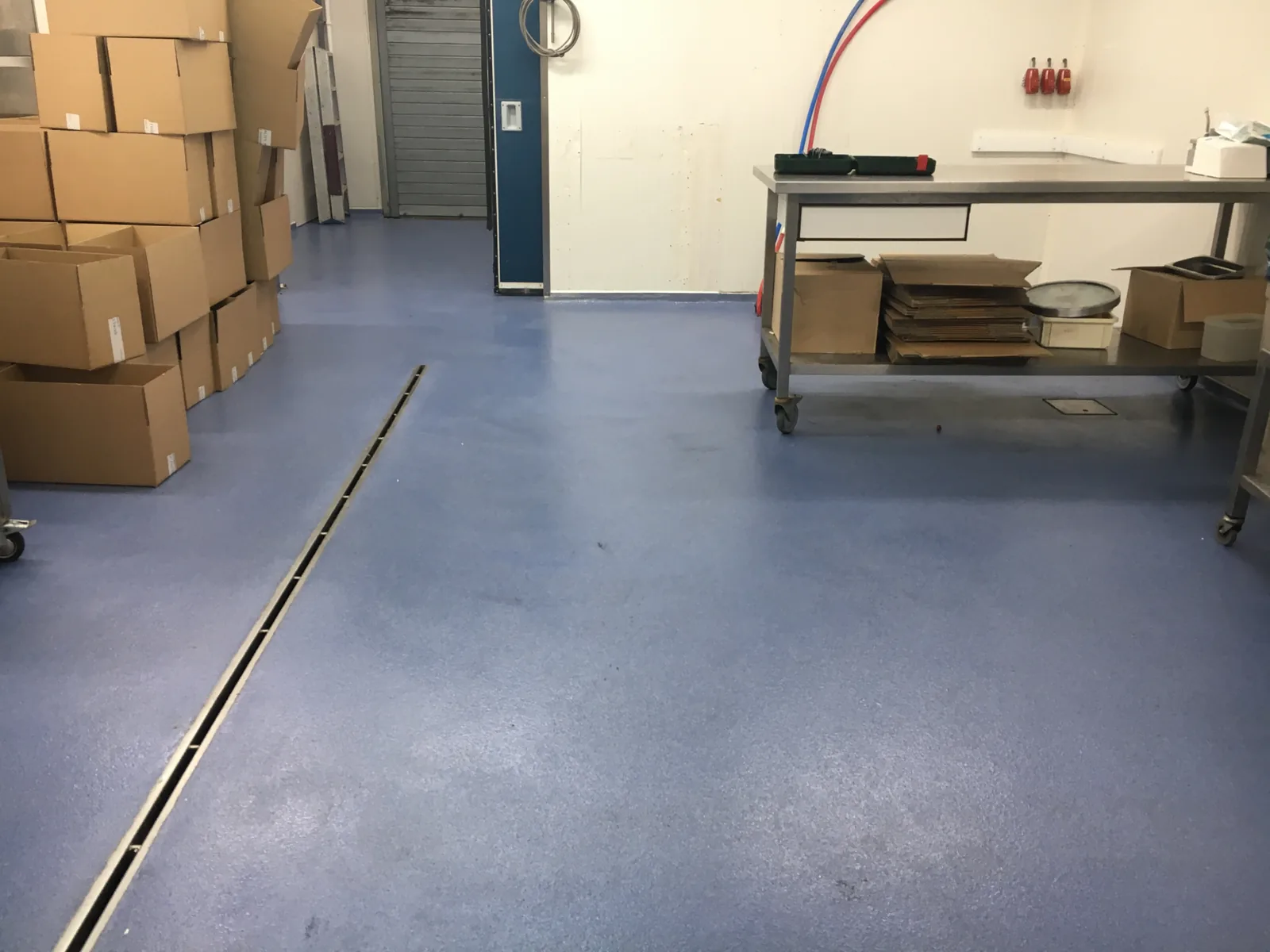 Blauwe completec qcf kwartsvloer bij een visverwerker in den haag, detail 1