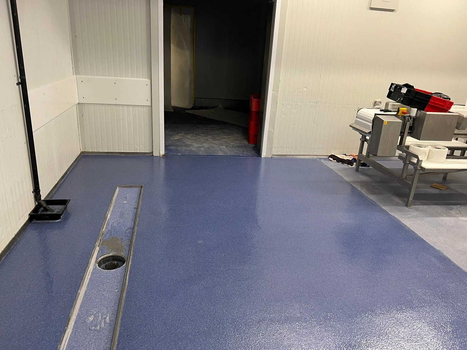 Blauwe Comforcon QCF en Ucrete BC4 antislipvloer bij een vleesverwerker, detail 3