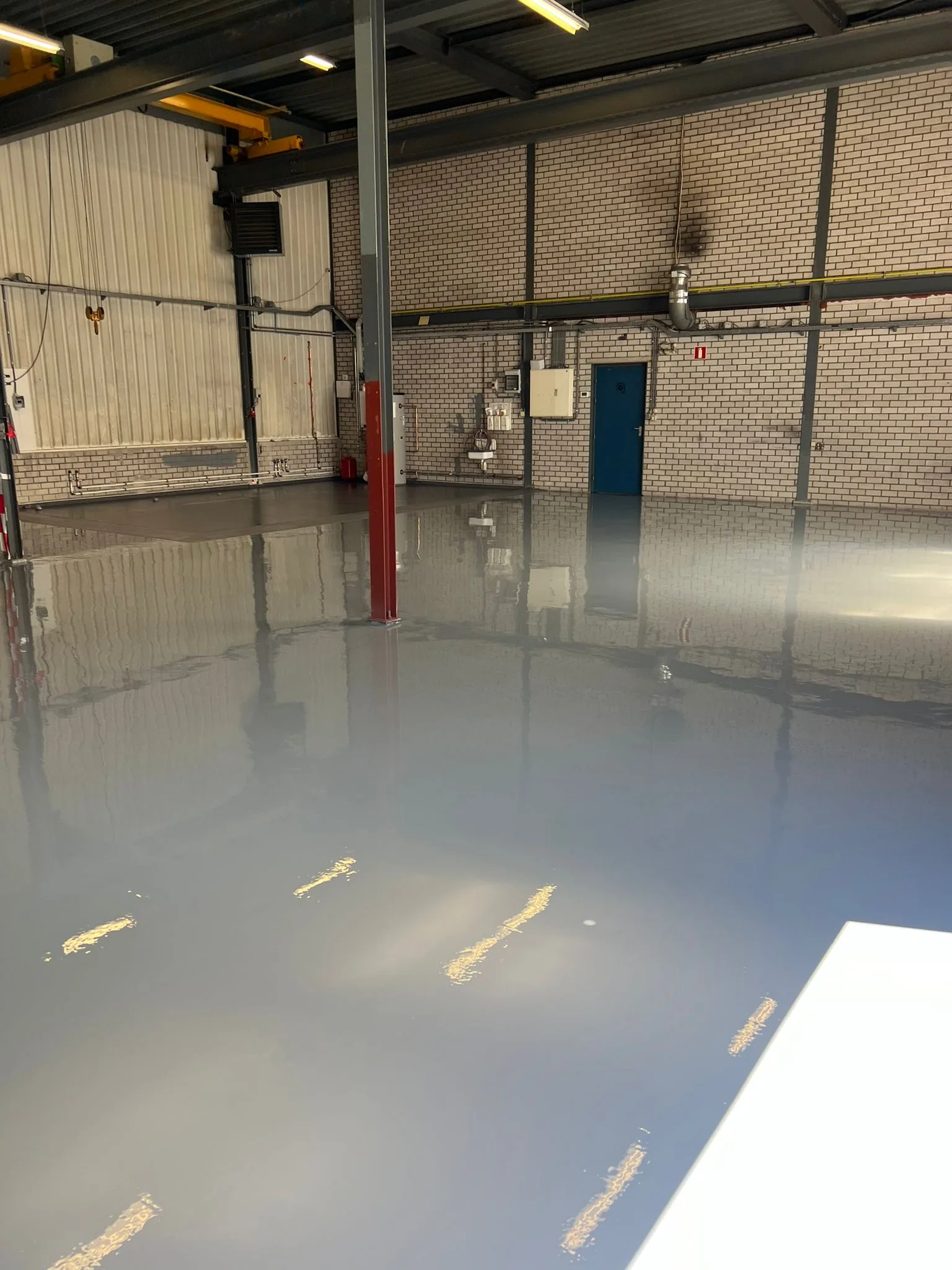 Comforpox 870 HB Coating op de vloer van een werkplaats, detail 3