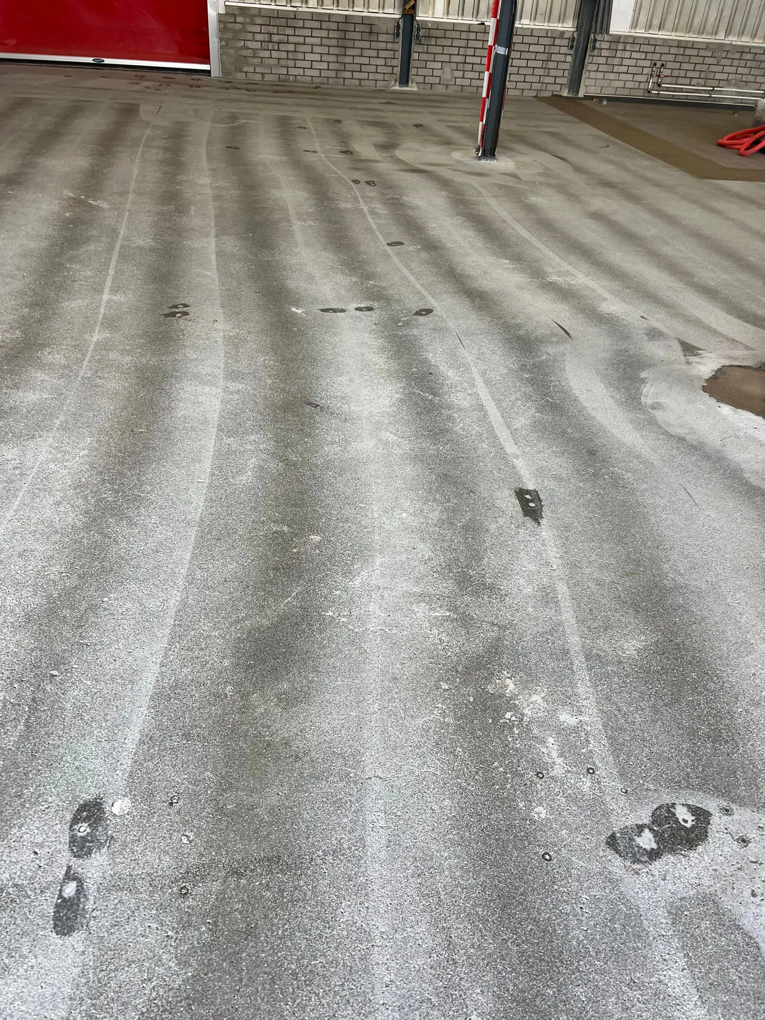 Gecoate werkplaatsvloer, detail van het oppervlak