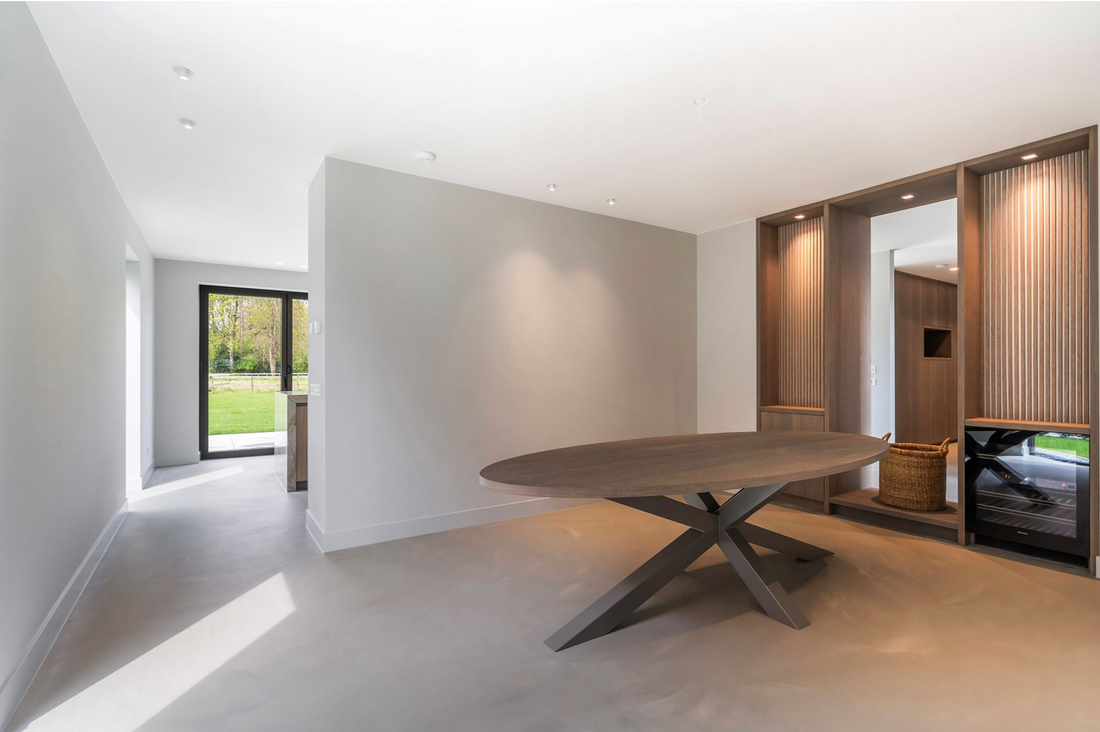 Gietvloer in Dorpshart Zwartewaal – Moderne rust in een dorpsomgeving