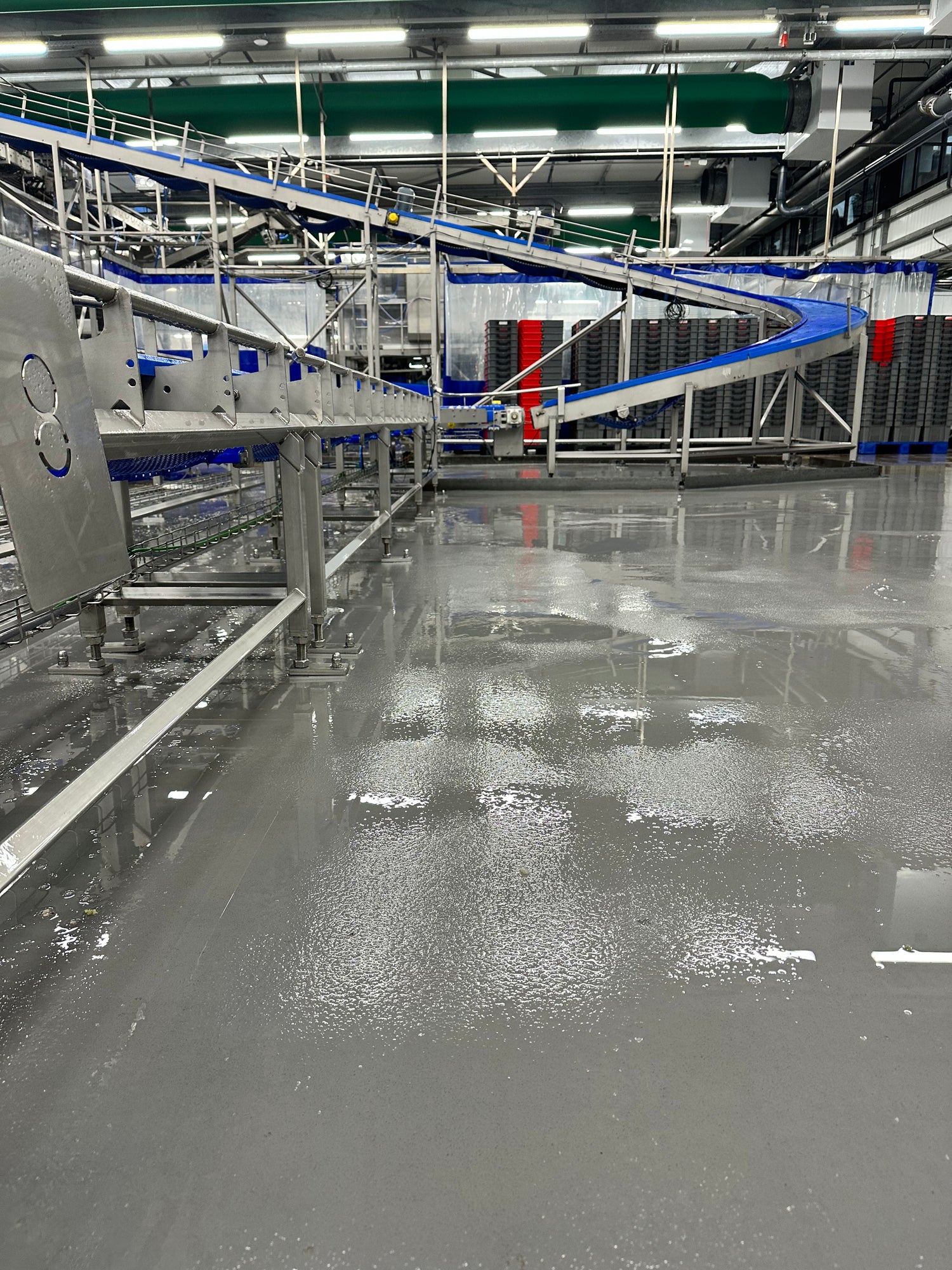 A Grey Ucrete BC4 DP10 floor in a Fruit and Vegetable processing room.