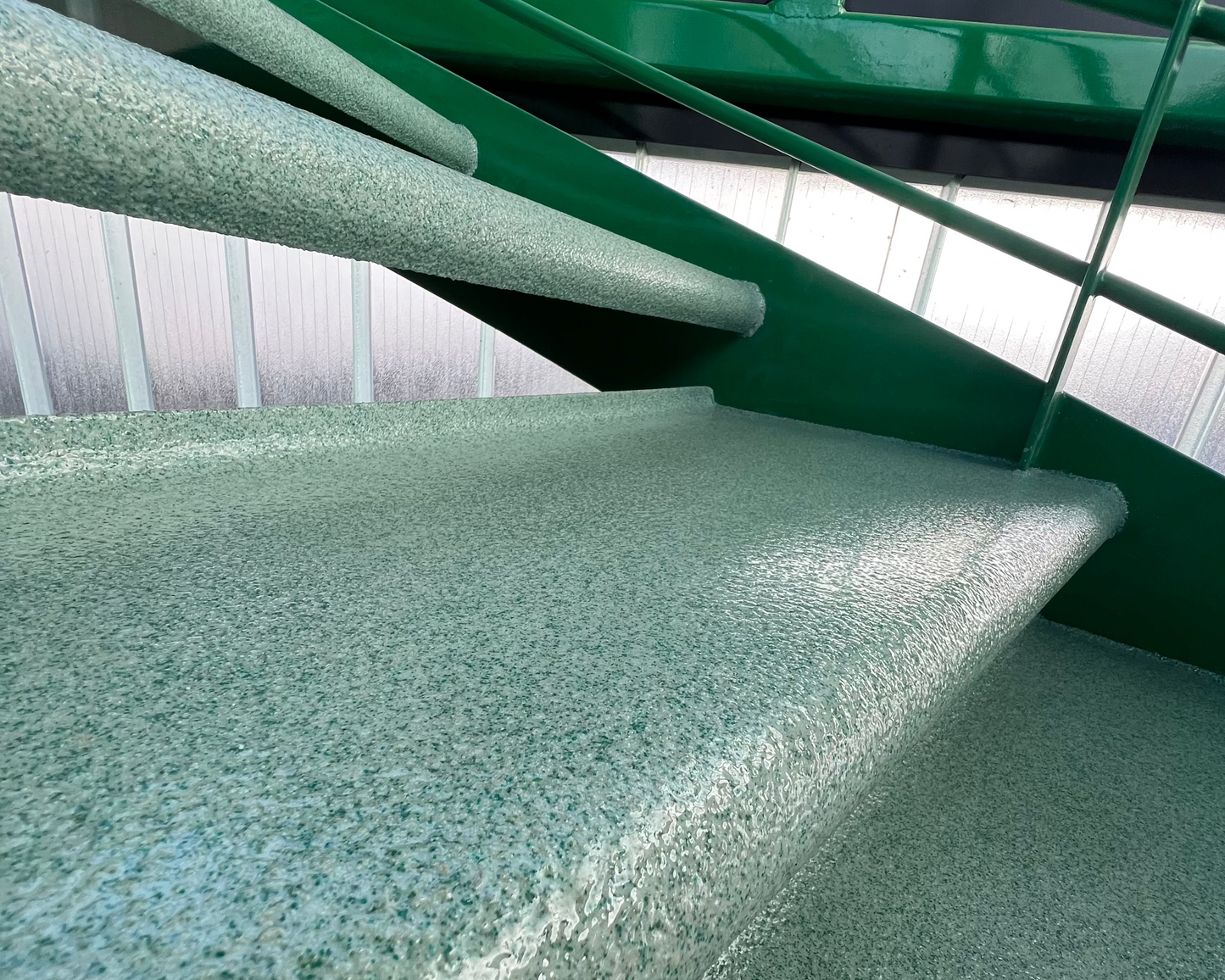 Trapafwerking Stalen/Metalen Trappen met Completec QCF