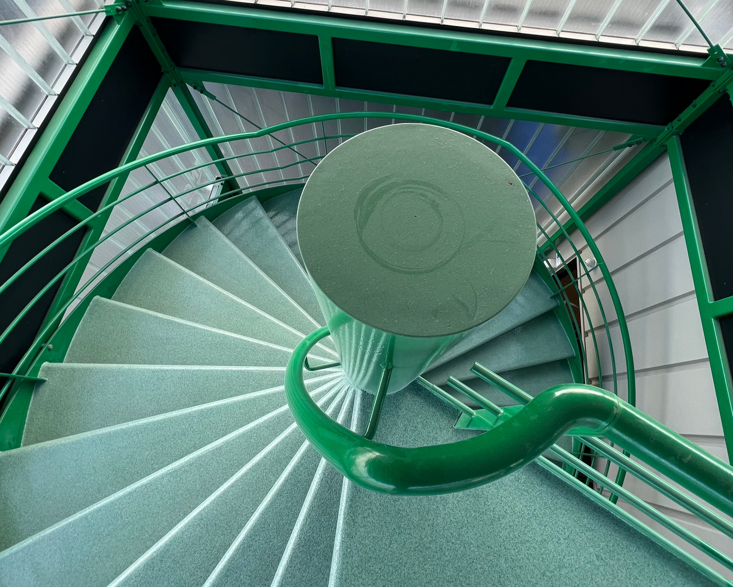 Trapafwerking Stalen/Metalen Trappen met Completec QCF
